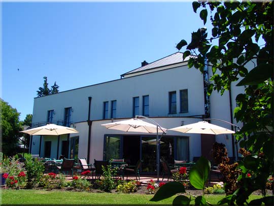 Sonnenterrasse des Hotel-Restaurants Zur Alten Schmiede - Pggenhof - Schaprode - West-Rügen
